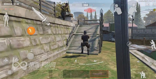 暗区突围跑刀带什么武器