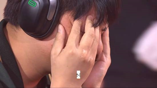 大爆冷！中国格斗之神小孩被淘汰出局 赛场掩面而泣